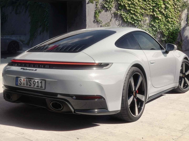 Porsche-911-Carrera-S-992.2