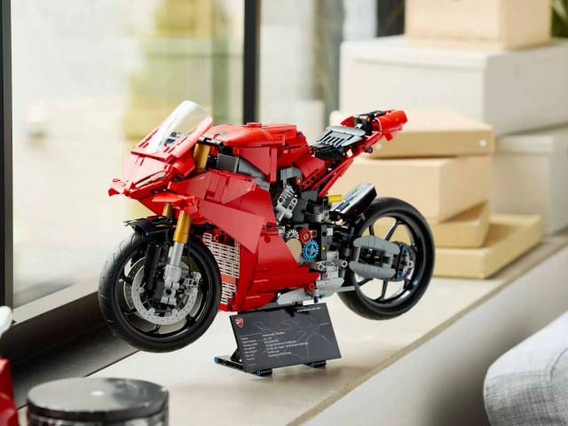 Ducati-Panigale-V4-S-Lego