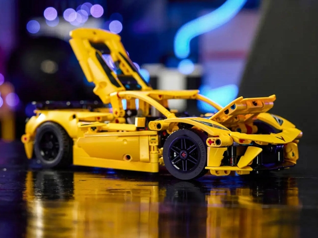 Chevrolet-Corvette-C8-Lego