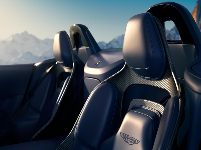 Aston-Martin-Vantage-Roadster