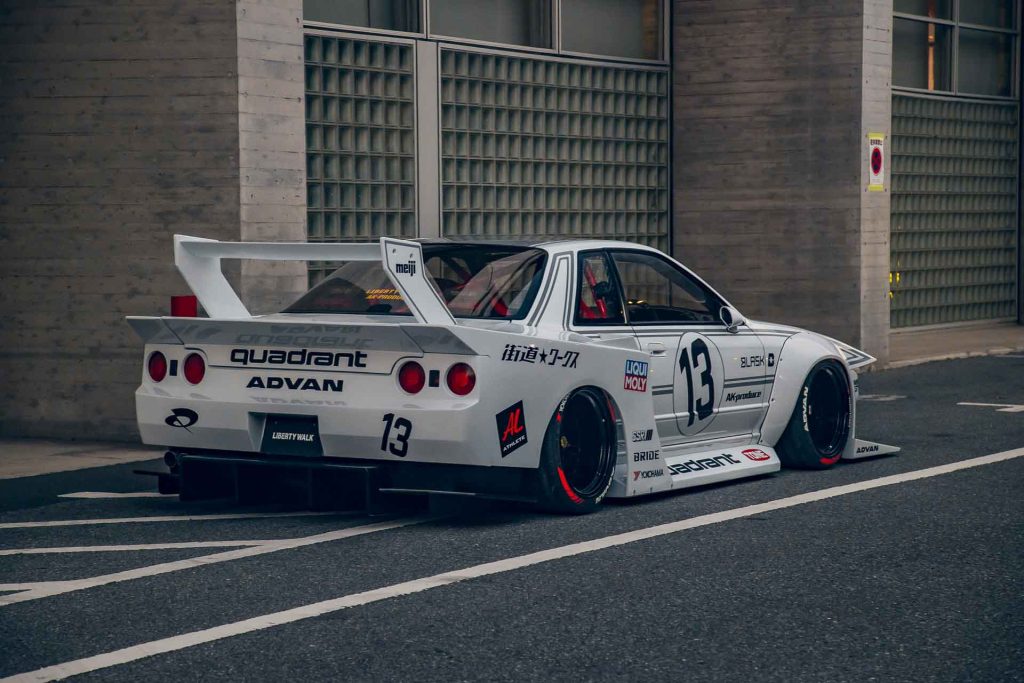 Nissan-Skyline-Liberty-Walk-Silhouette