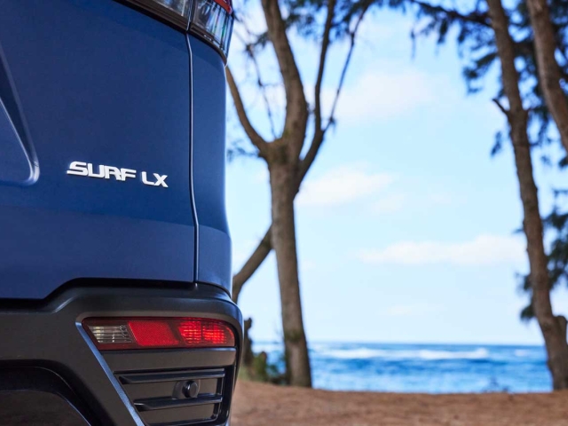 Lexus-LX-600-surf