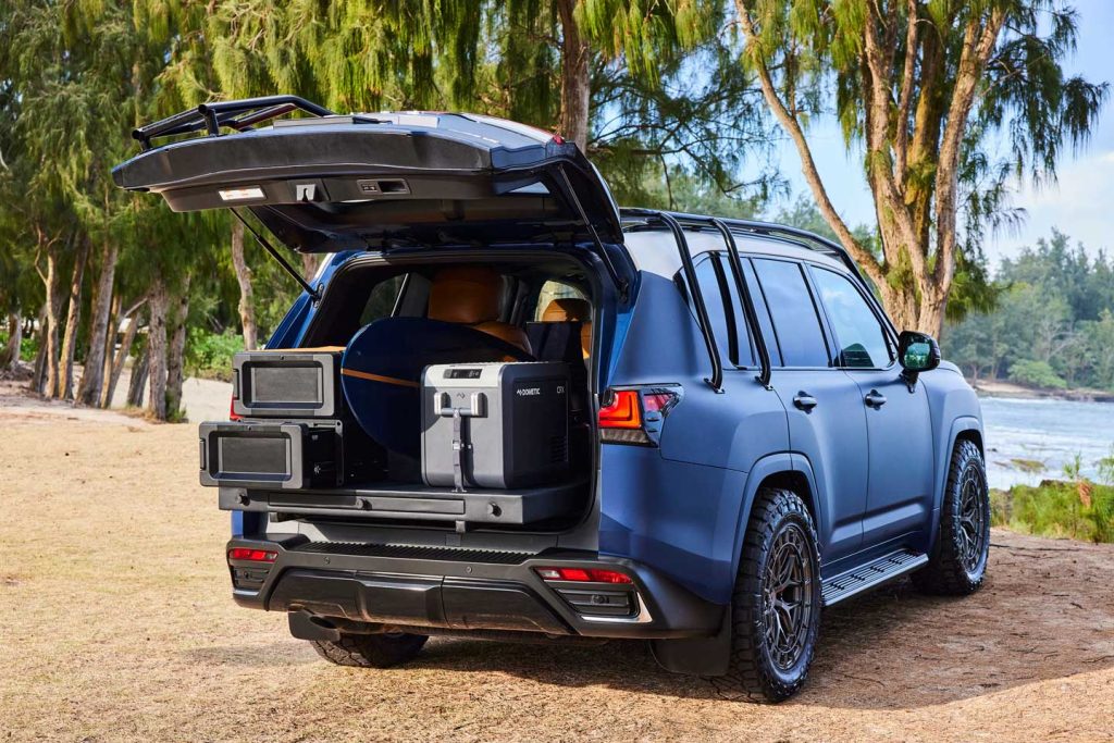 Lexus-LX-600-surf