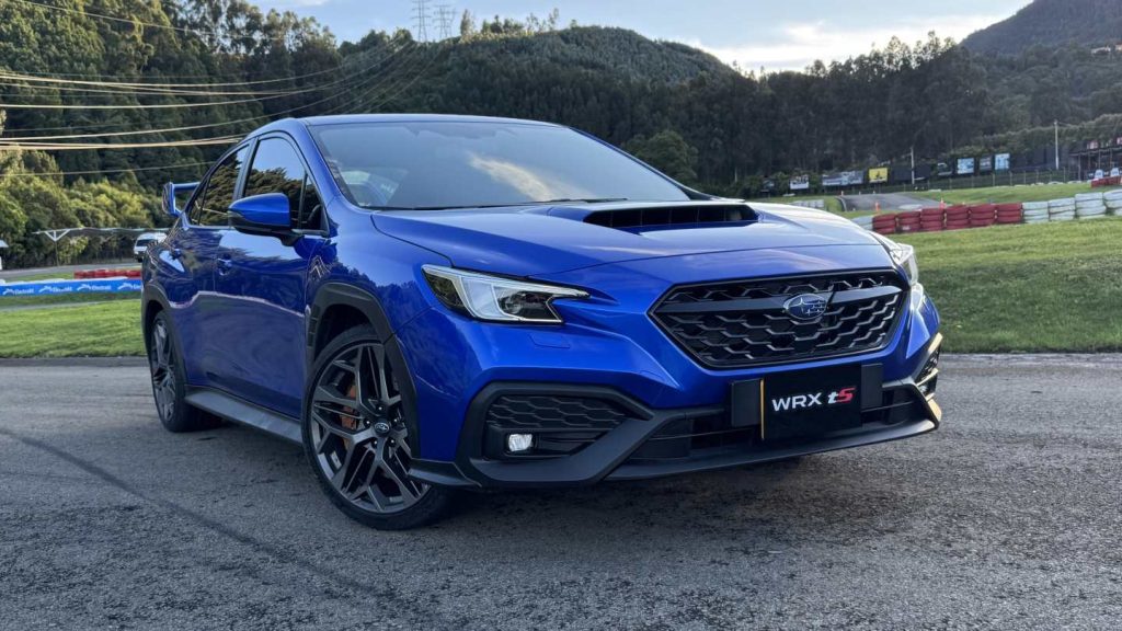 Subaru-WRX-tS-Colombia
