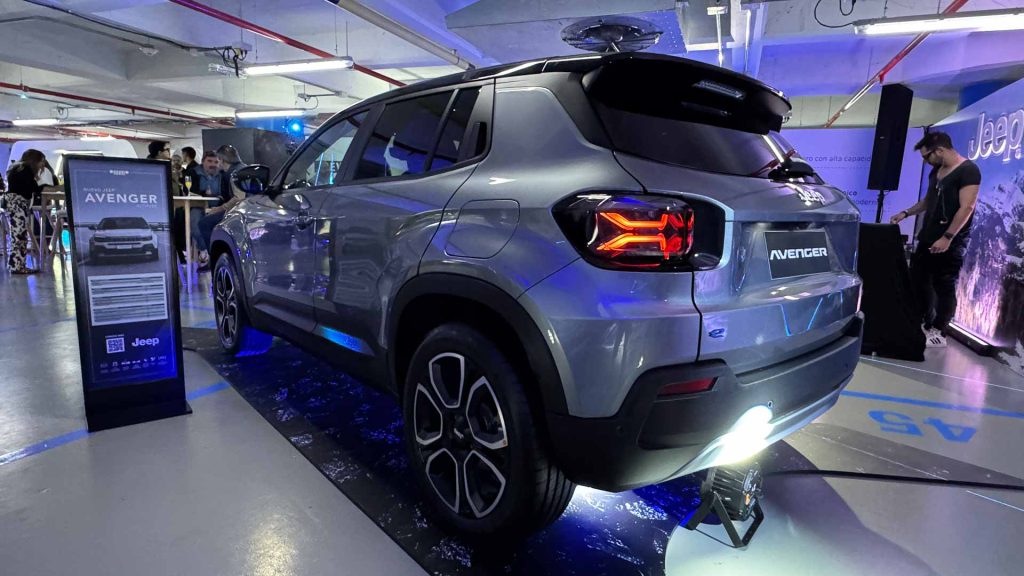 Jeep-Avenger-híbrido-eléctrico-Colombia