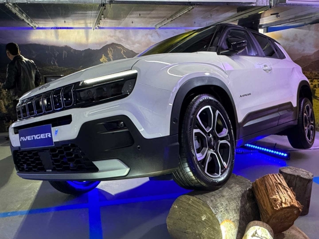 Jeep-Avenger-híbrido-eléctrico-Colombia