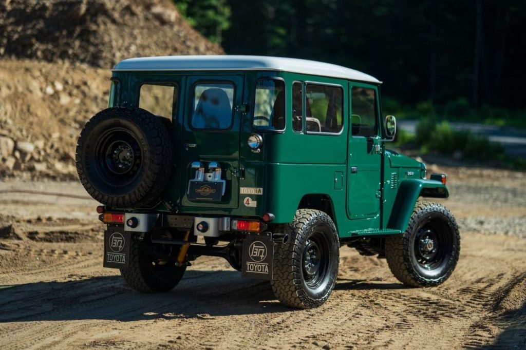 Toyota-Land-Cruiser-FJ45-restomod-V8