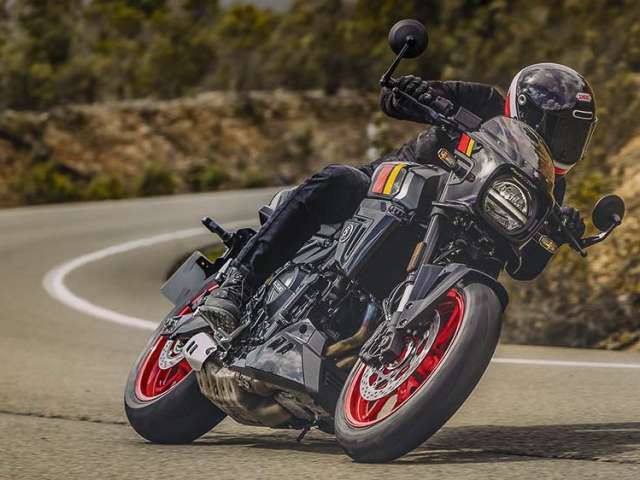 Suzuki GSX-8T