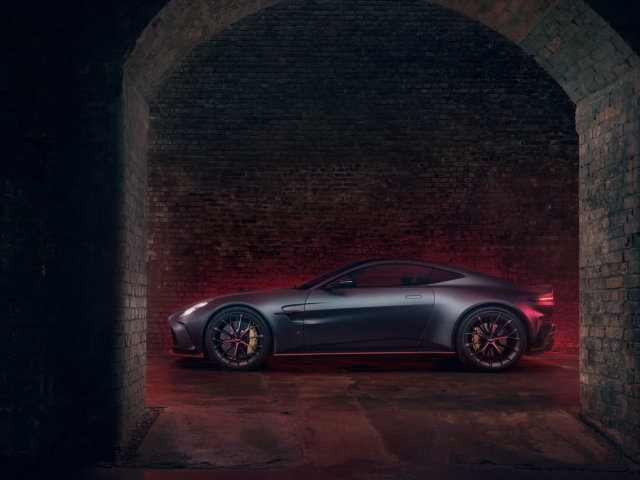Aston Martin Vantage S