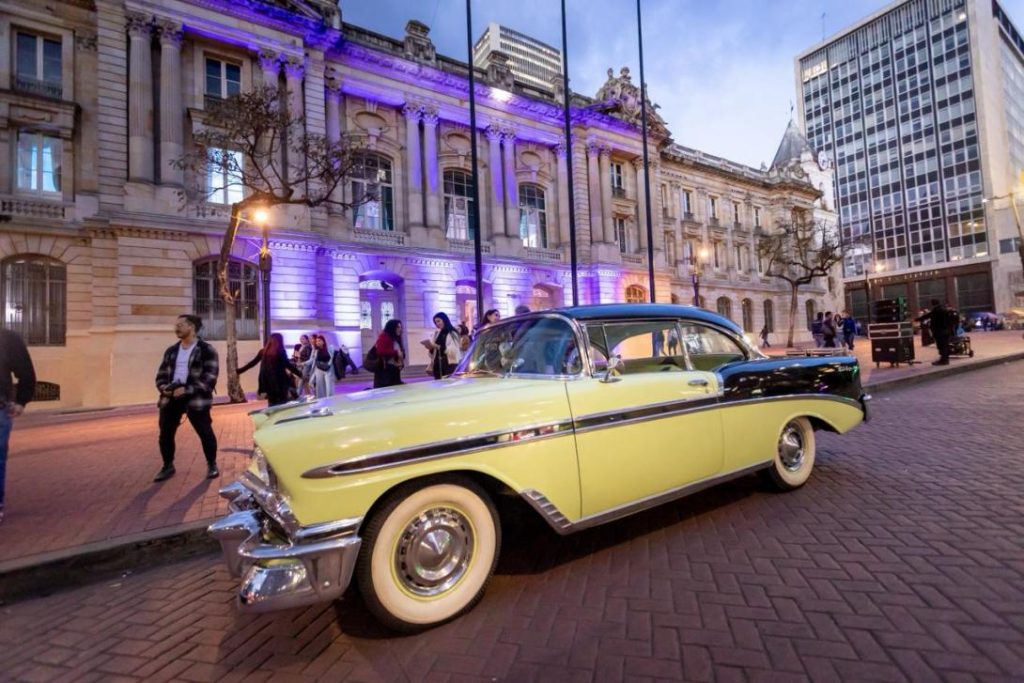 Desfile de Autos Clásicos y Antiguos Bogotá