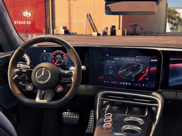 MERCEDES-AMG-4MATIC-INTERIOR-2