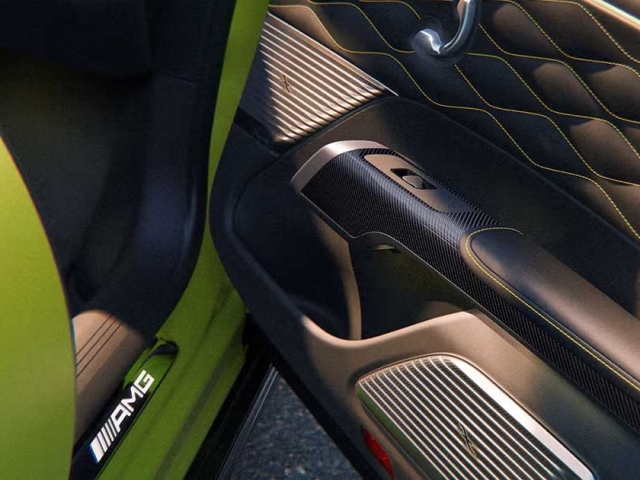 MERCEDES-AMG-4MATIC-INTERIOR-3
