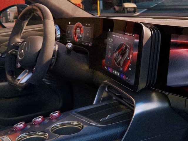 MERCEDES-AMG-4MATIC-INTERIOR-4