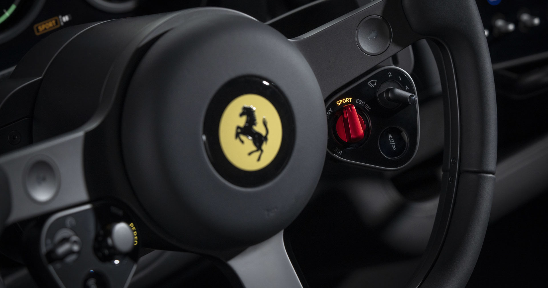 FERRARI LUCE INT-3