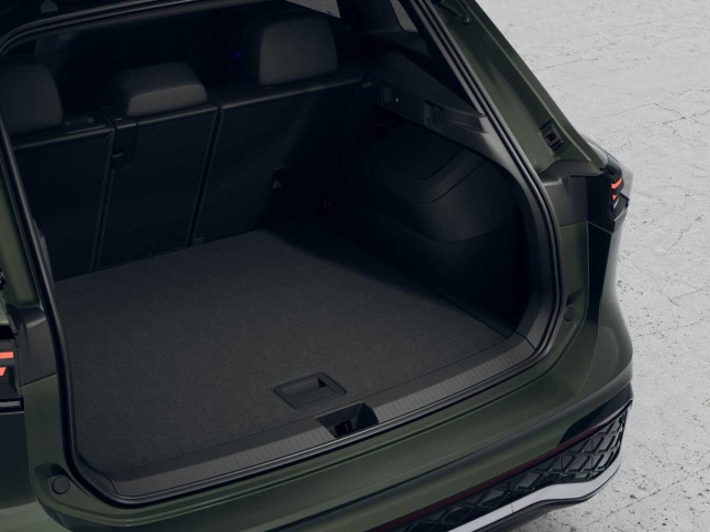 VOLKSWAGEN TIGUAN INT-3